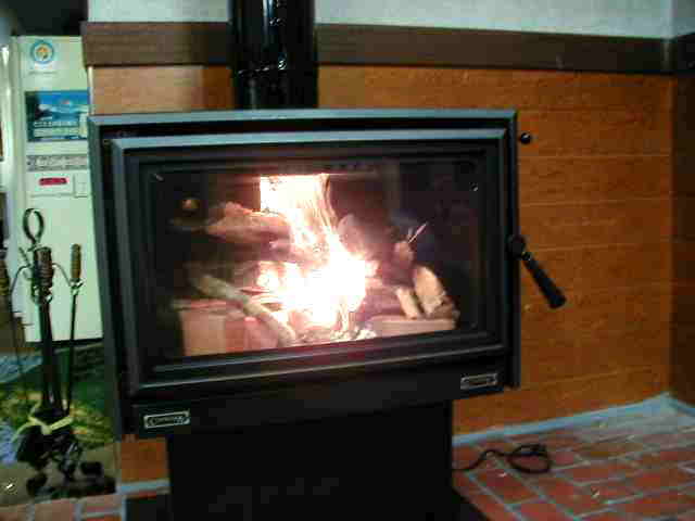 心まで温めてくれる薪ストーブ